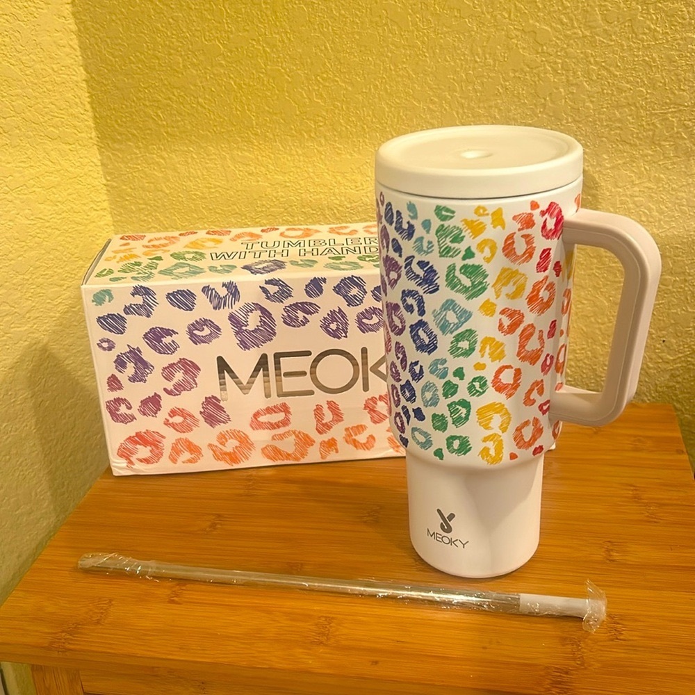 Meoky 40 oz Tumbler with handle, NIB